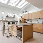 Skyline High-end Penthouse