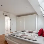 Skyline High-end Penthouse *