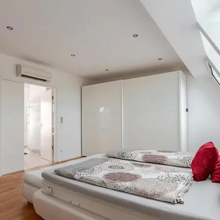 Stylisches Penthouse Mit Dachterrasse Im Zentrum! *